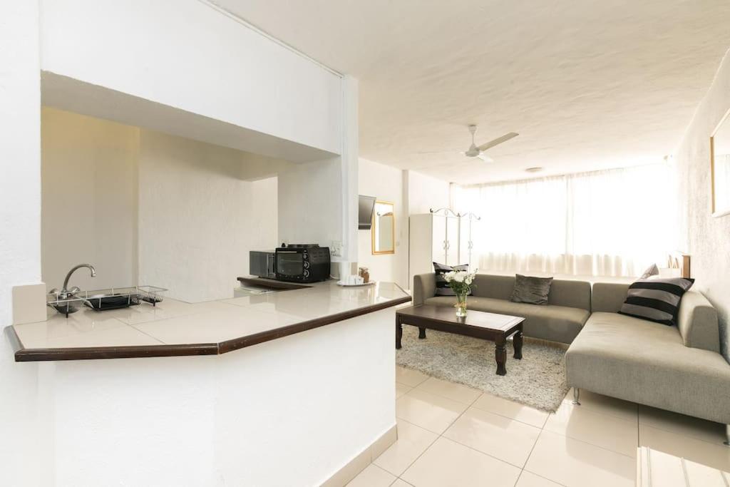 Inn & Out Sandton Park Joanesburgo Exterior foto